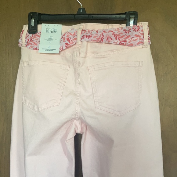 Croft & barrow pink jean mid rise Capri with floral scarf belt size 4 - Picture 8 of 17